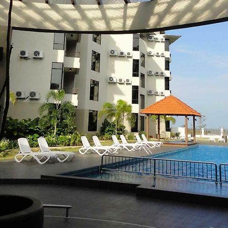 Cherloft@Samsuria Beach Residences Kampung Sungai Ular Exterior foto